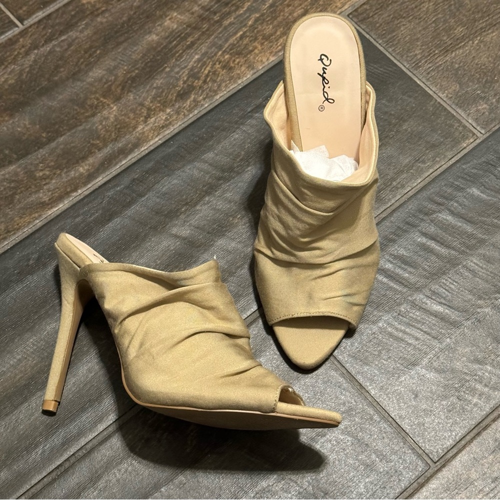 NWOT Qupid Peep Toe Microsuede Stiletto
